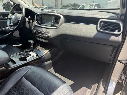 Used 2019 Kia Sorento EX w/ EX Touring Package FWD image 26