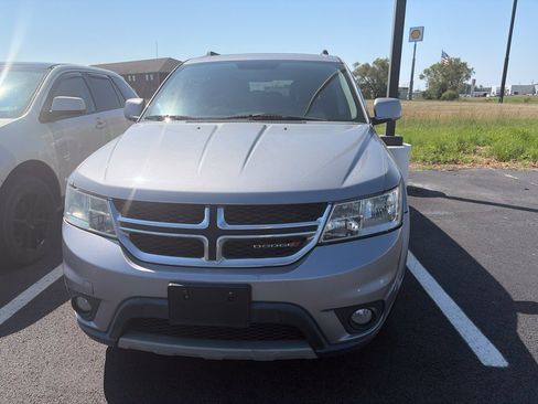 Used 2016 Dodge Journey SXT FWD image 2