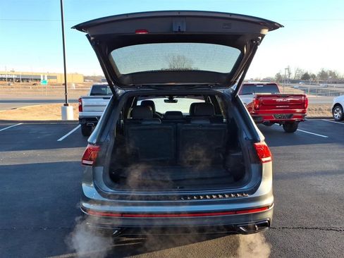 Used 2024 Volkswagen Tiguan SE R-Line image 5
