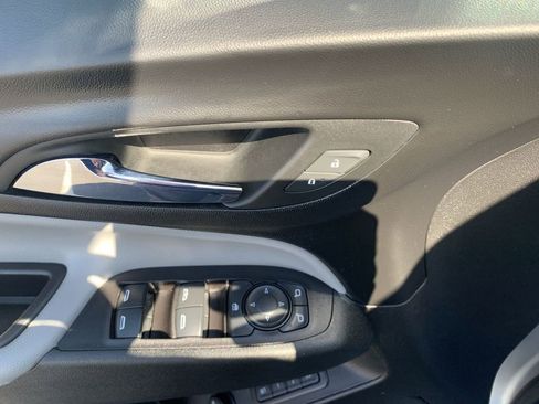 Used 2020 Chevrolet Equinox Premier image 12