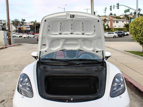 Used 2019 Porsche 718 Boxster RWD image 34