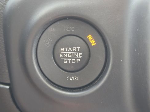 Used 2022 Jeep Wrangler Unlimited Sahara w/ Cold Weather Group AWD/4WD image 24