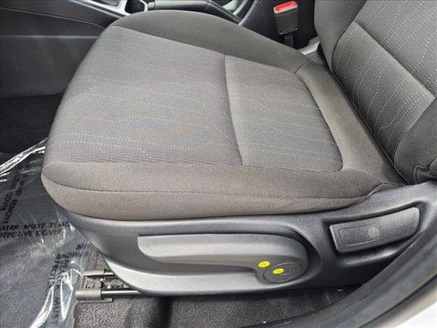 Certified 2025 Hyundai Venue SE FWD image 11