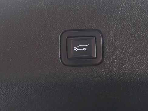 Used 2021 Chevrolet Suburban High Country image 15