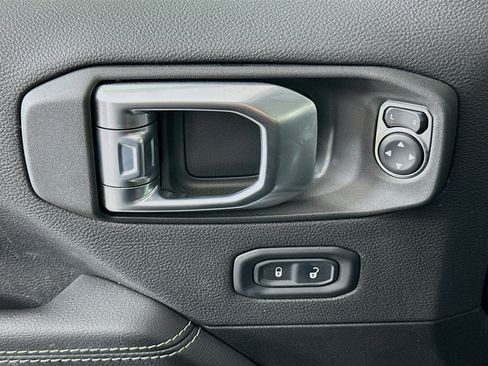 Used 2022 Jeep Wrangler Sahara image 15