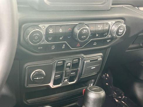 Used 2023 Jeep Gladiator Willys image 15