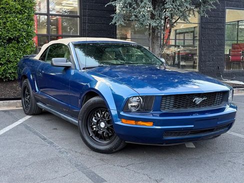 Used 2007 Ford Mustang Convertible RWD image 7