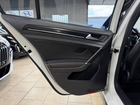 Used 2017 Volkswagen GTI Autobahn FWD image 33