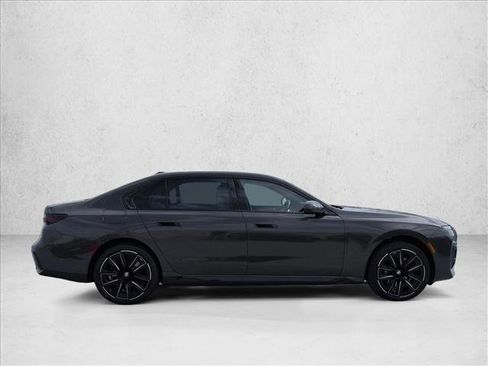 Used 2023 BMW i7 xDrive60 AWD/4WD image 4