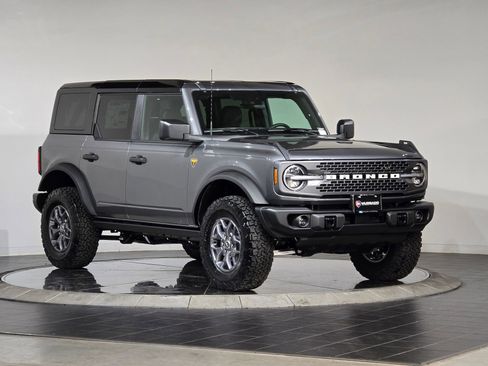 New 2025 Ford Bronco Badlands image 2