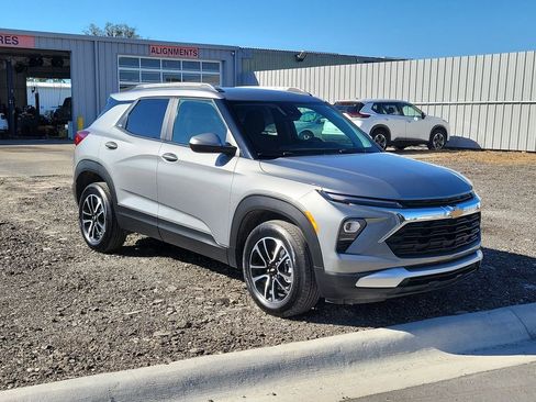 Used 2024 Chevrolet TrailBlazer LT w/ LT Cold Weather Package AWD/4WD image 37