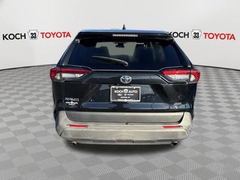 Used 2022 Toyota RAV4 LE image 6