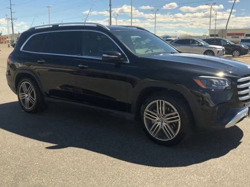 Used 2024 Mercedes-Benz GLS 450 4MATIC image 2
