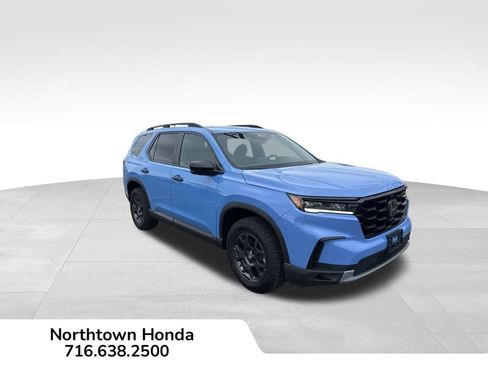 Used 2025 Honda Pilot TrailSport image 1