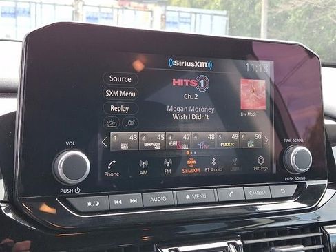 Used 2023 Nissan Pathfinder SV image 19