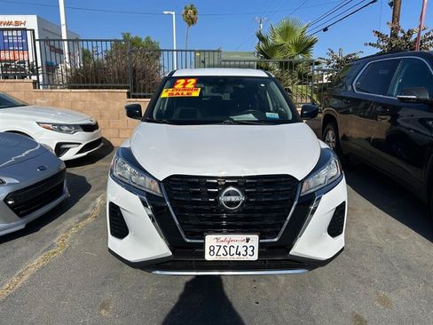 Used 2022 Nissan Kicks S FWD image 2