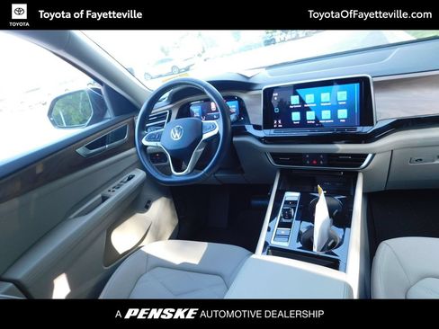 Used 2024 Volkswagen Atlas SE AWD/4WD image 6
