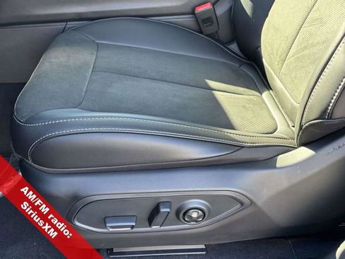 New 2025 Jeep Grand Cherokee Altitude image 13