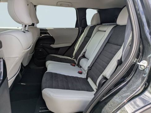 Used 2025 Mitsubishi Outlander SE FWD image 15