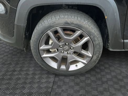 Certified 2021 Jeep Renegade Latitude image 9