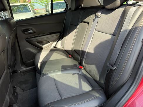 Used 2018 Chevrolet Trax LT w/ LT Convenience Package FWD image 15
