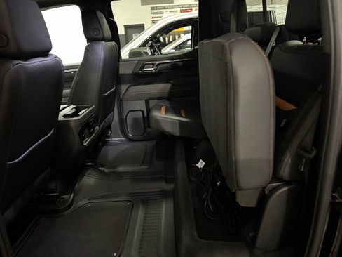 Used 2024 GMC Sierra 1500 AT4 w/ Technology Package image 14