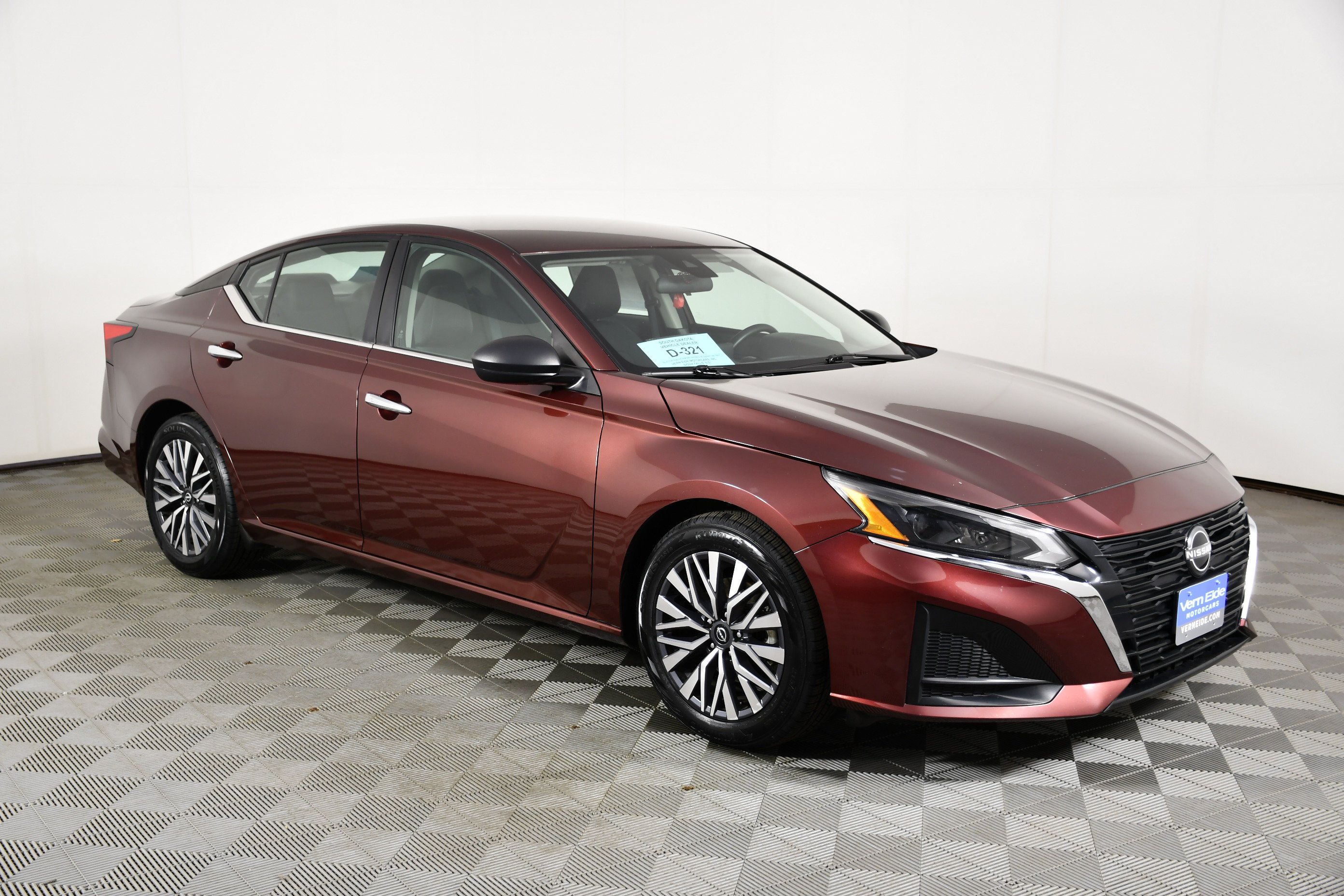 Used 2024 Nissan Altima 2.5 SV FWD image 4