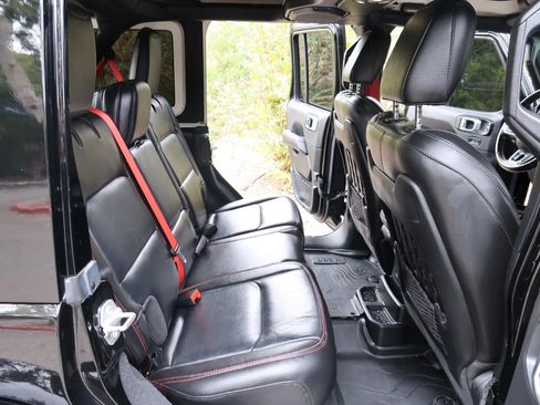 Used 2020 Jeep Wrangler Unlimited Rubicon w/ Quick Order Package 28Y Recon AWD/4WD image 25