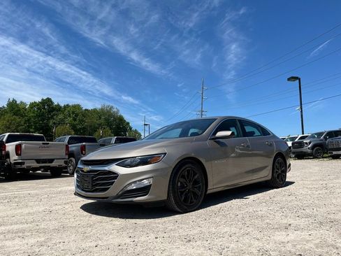 Used 2022 Chevrolet Malibu LT FWD image 2