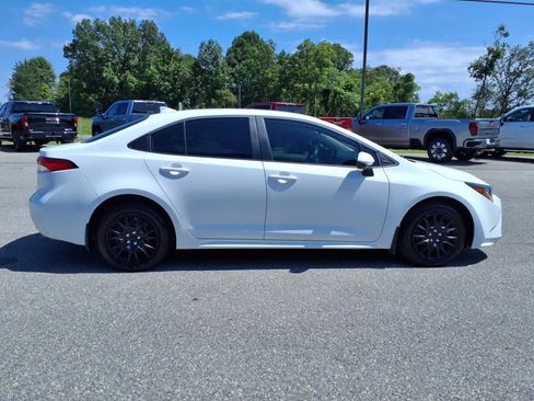 Used 2025 Toyota Corolla LE image 2
