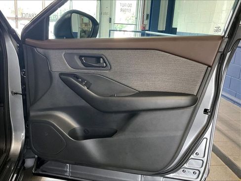 Used 2023 Nissan Rogue S AWD/4WD image 12
