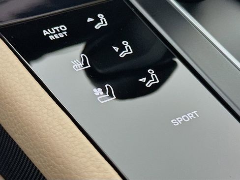 Certified 2026 Porsche Macan AWD/4WD image 22