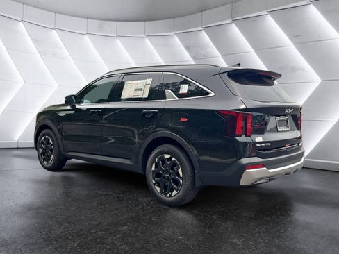 New 2026 Kia Sorento S FWD image 3