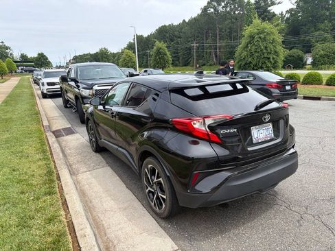 Used 2022 Toyota C-HR XLE FWD image 7