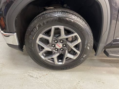 Used 2023 GMC Sierra 1500 SLT AWD/4WD image 11
