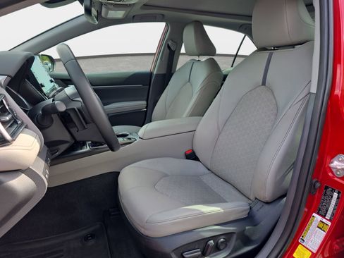 Used 2023 Toyota Camry XSE image 14