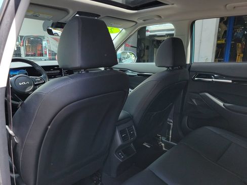 Certified 2024 Kia Seltos EX AWD/4WD image 9