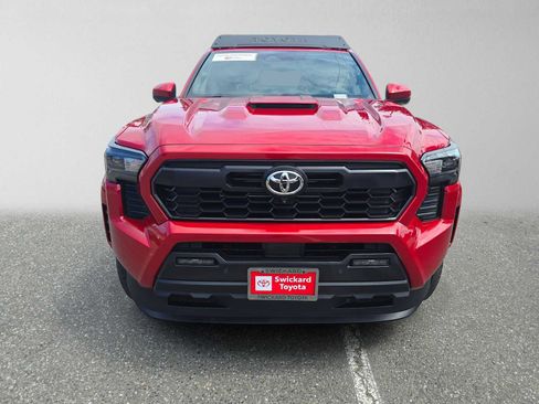 Used 2024 Toyota Tacoma TRD Sport w/ TRD Sport Premium Package AWD/4WD image 8