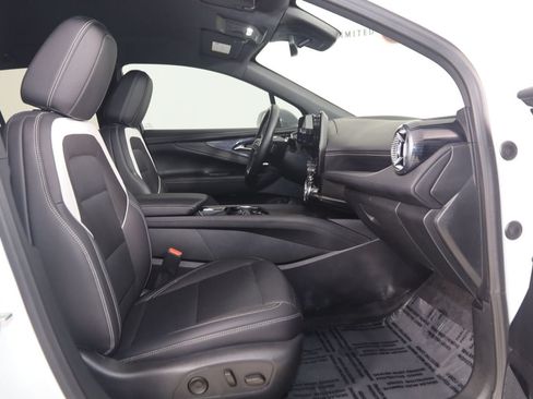Used 2025 Chevrolet Blazer EV LT AWD/4WD image 12