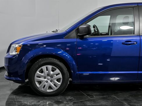 Used 2018 Dodge Grand Caravan SE image 6