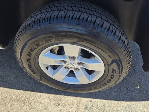 Used 2018 RAM 1500 Express image 27