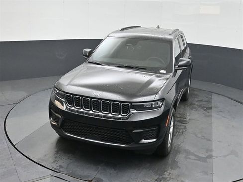 New 2025 Jeep Grand Cherokee Laredo X w/ Luxury Tech Group I image 33