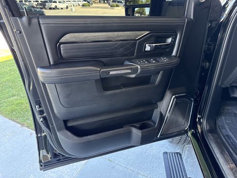 Used 2025 RAM 2500 Limited AWD/4WD image 17