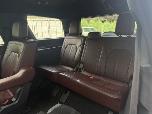 Used 2024 Ford Expedition Limited AWD/4WD image 39