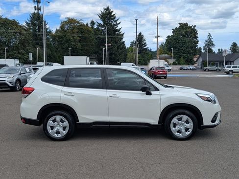 Used 2022 Subaru Forester AWD/4WD image 6