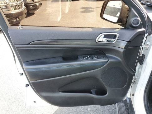 Used 2019 Jeep Grand Cherokee Laredo image 14