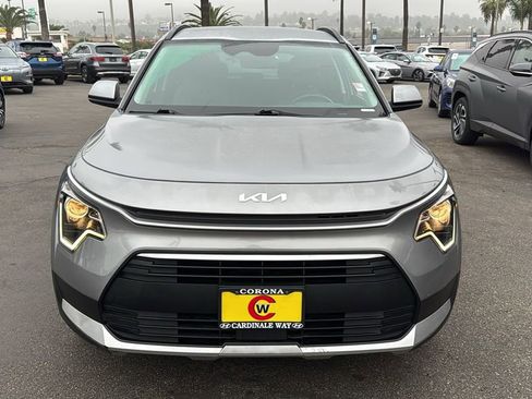 Used 2023 Kia Niro EX image 8