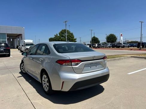 Used 2025 Toyota Corolla LE FWD image 5