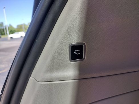 Used 2023 Chrysler Pacifica Touring-L FWD image 26