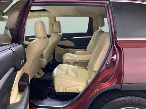 Used 2018 Toyota Highlander XLE AWD/4WD image 20